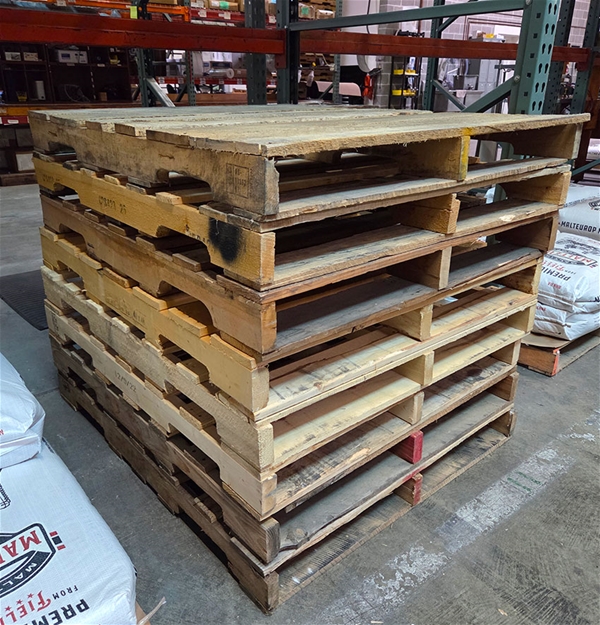 40 by 48 Four Way Used Wood Pallet (local pickup only)